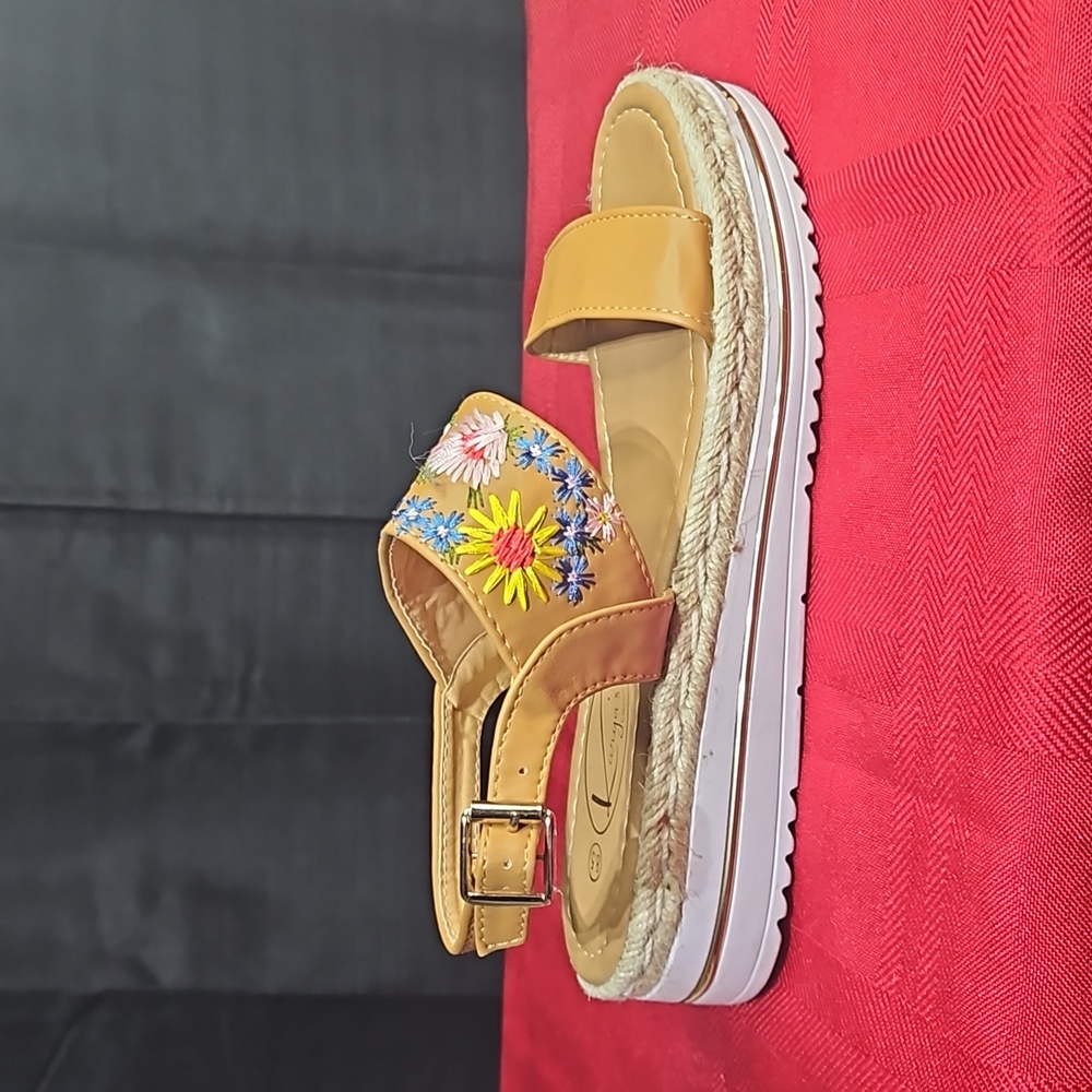 Floral embroidered sandals